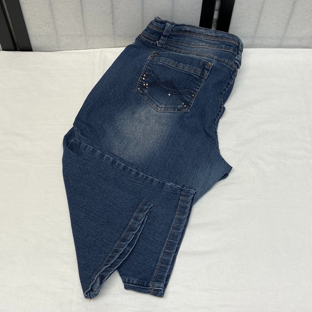 Kiss Therapy Embellished Zip Pocket Faded Capri Crop Denim Jeans Medium Wash 16 - Picture 11 of 14
